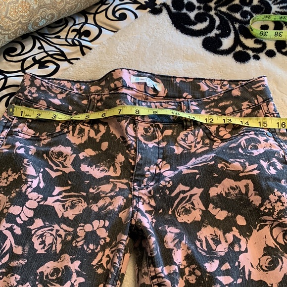 Almost new, only worn once. You will love the way it looks. - Picture 3 of 5